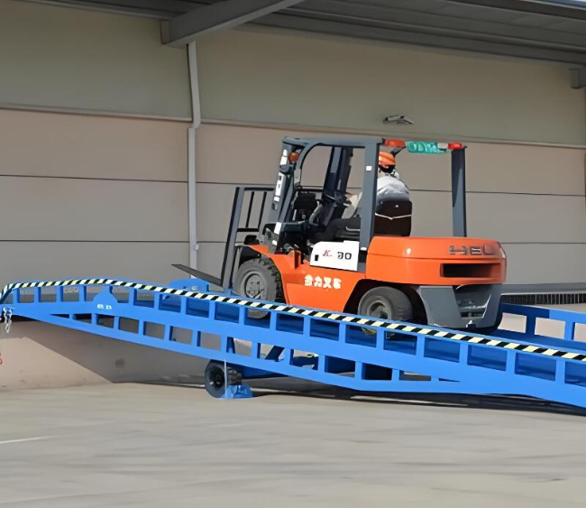金银川路街道移动式卸货平台（叉车用）